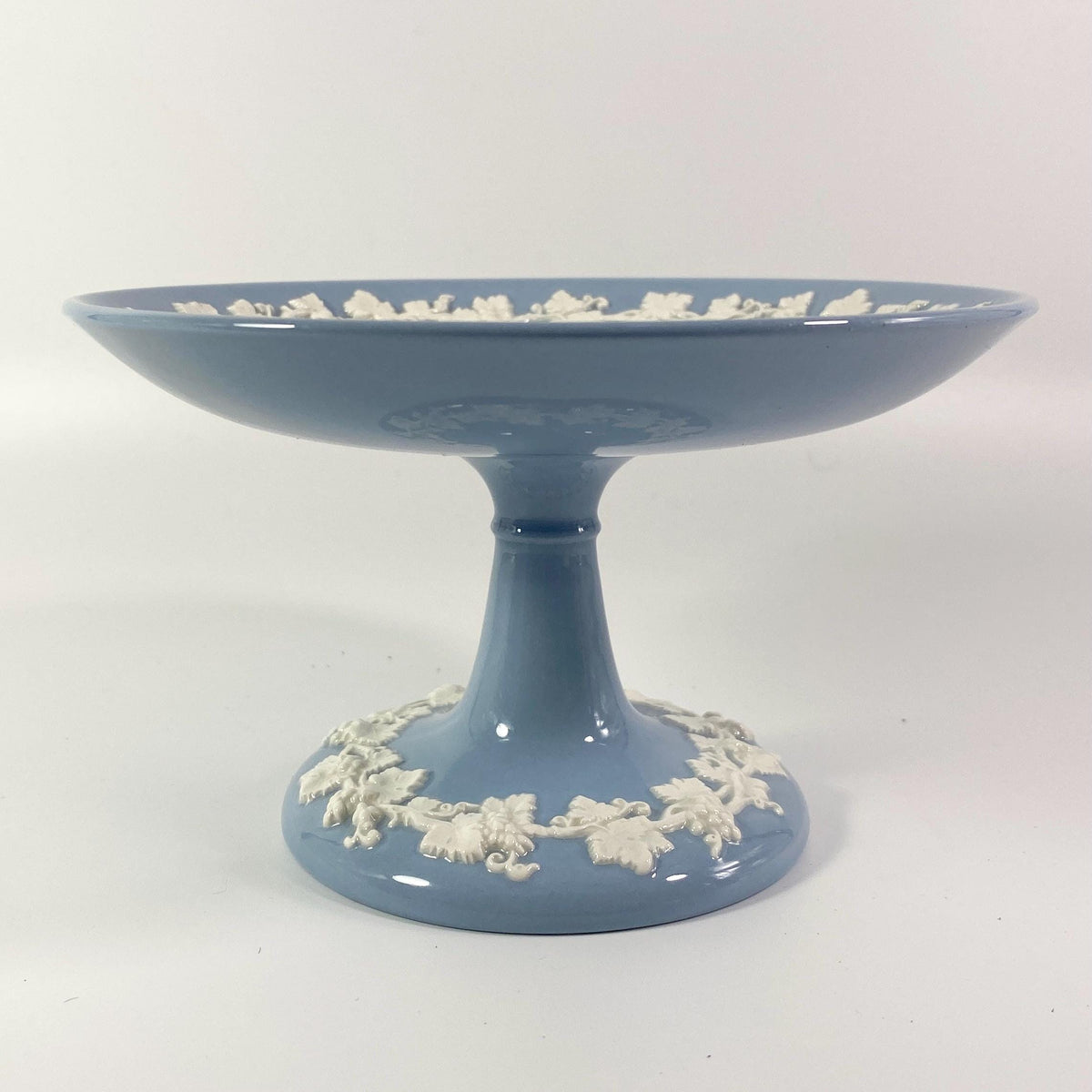 Wedgwood Queensware Cake Plate, Dessert stand Cream on Lavender
