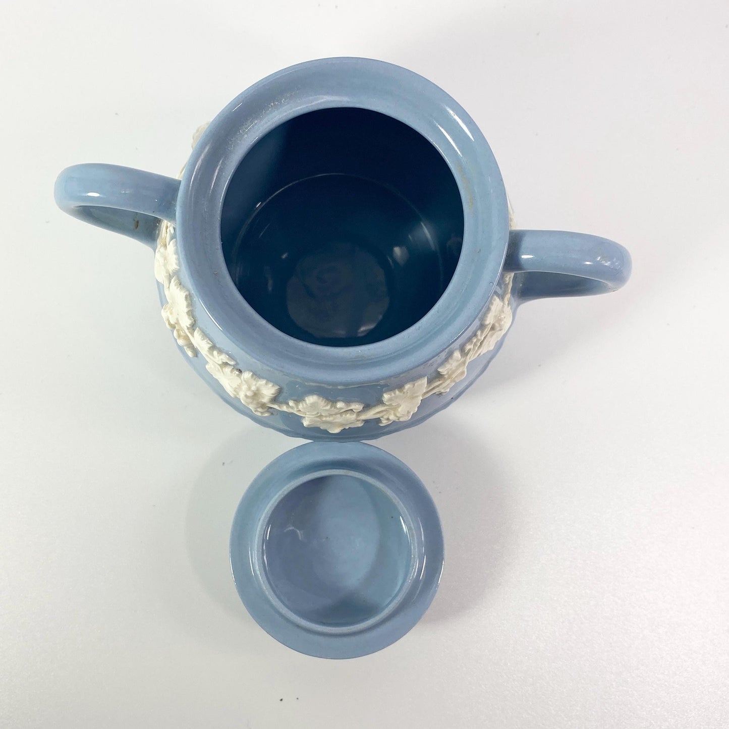 1950s Wedgwood Queensware shell edge Sugar Bowl Embossed lidded