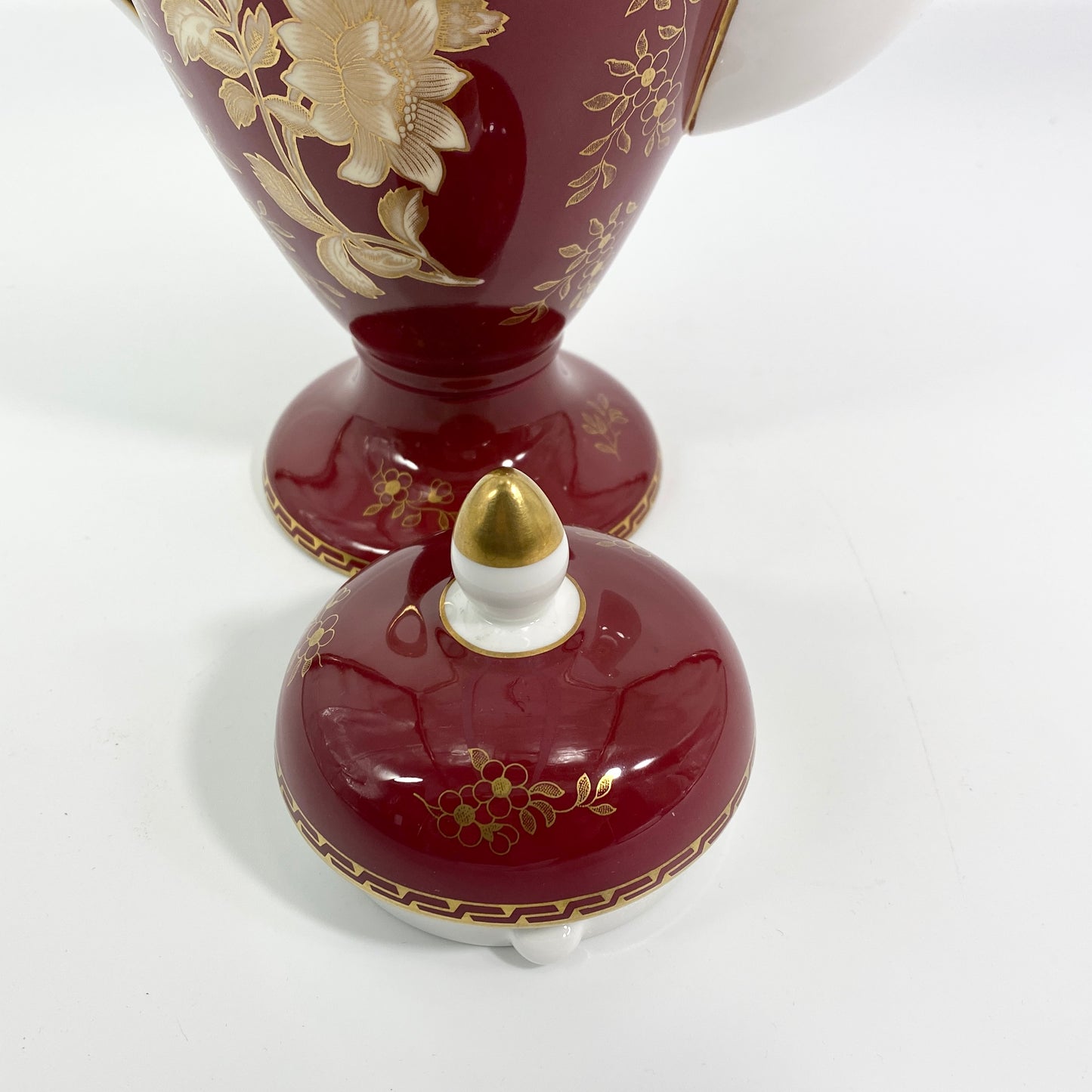 VTG Wedgwood Ruby Tonquin England Red Gold Floral Scalloped Coffee Tea Pot