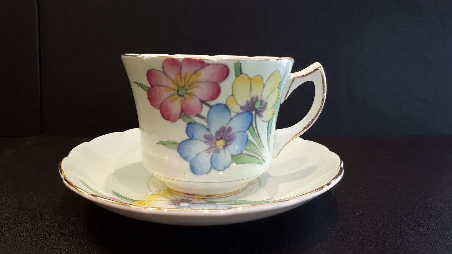 Foley England Bone China Tea Cup Saucer 2681 Pretty pale green with floral design