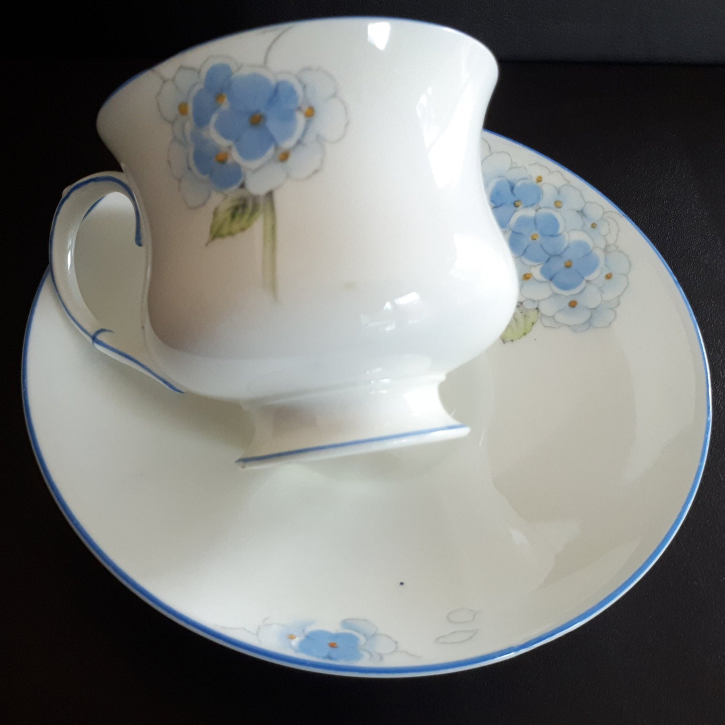 Vintage Beautiful Paragon purple lavender floral fine china teacup & saucer