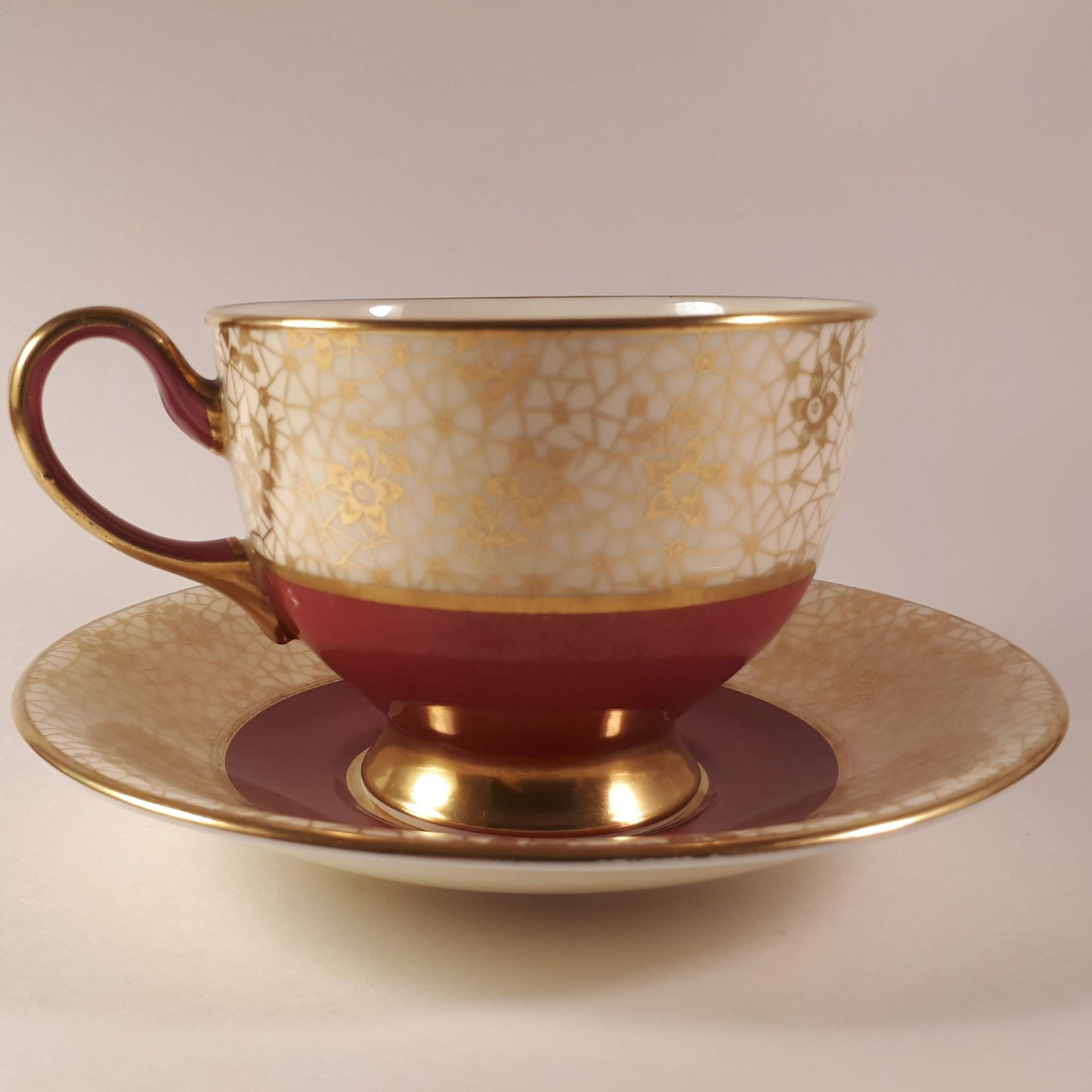 RARE Collingwoods Vintage red and gold bone china teacup and saucer 7776-M