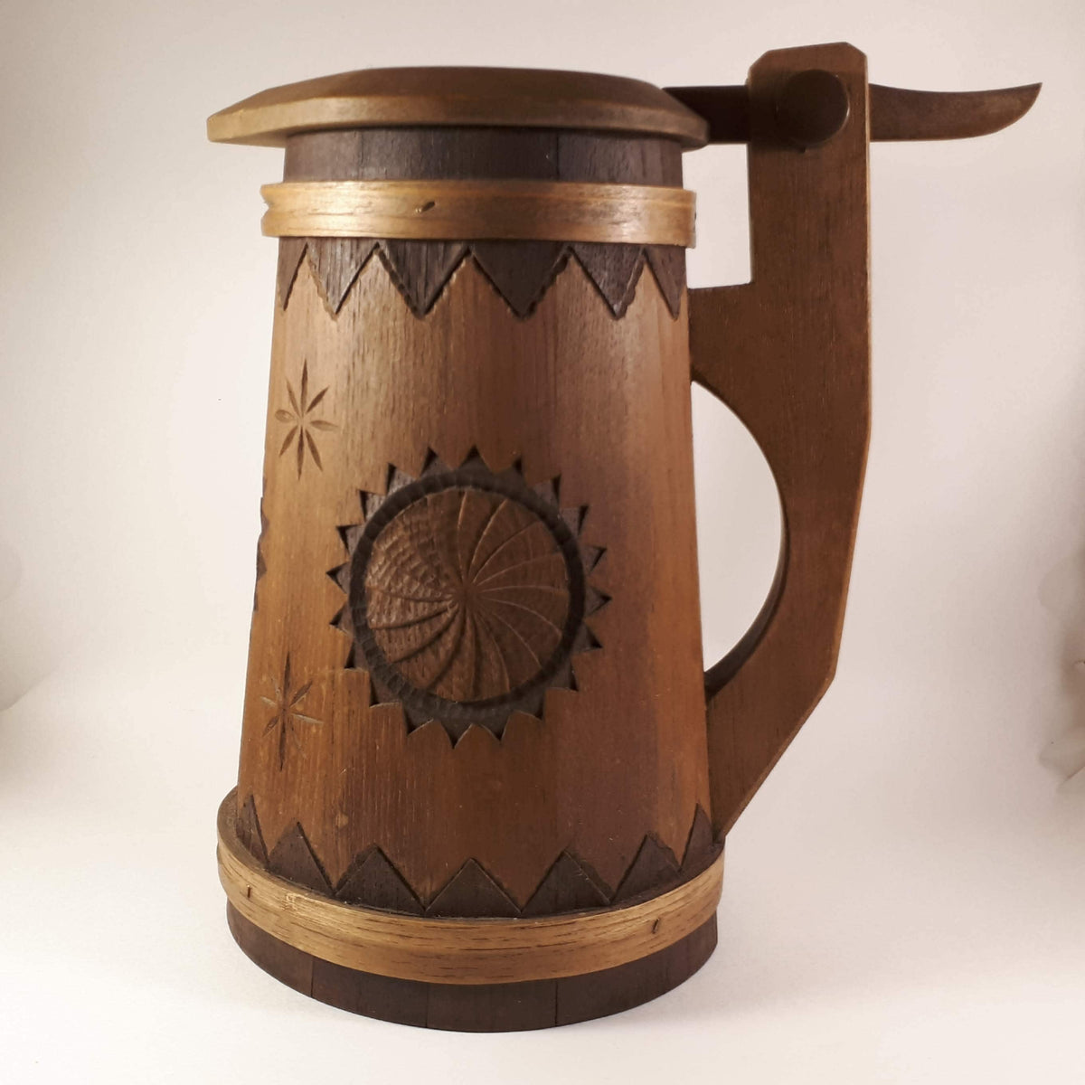 RARE !!! Vintage Wooden Lidded Beer Tankard with pretty crafted designs