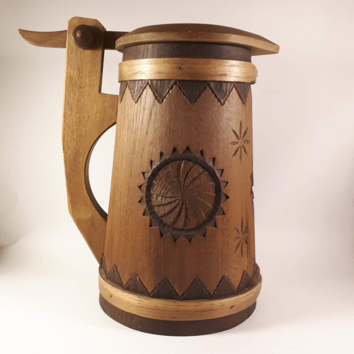 RARE !!! Vintage Wooden Lidded Beer Tankard with pretty crafted designs