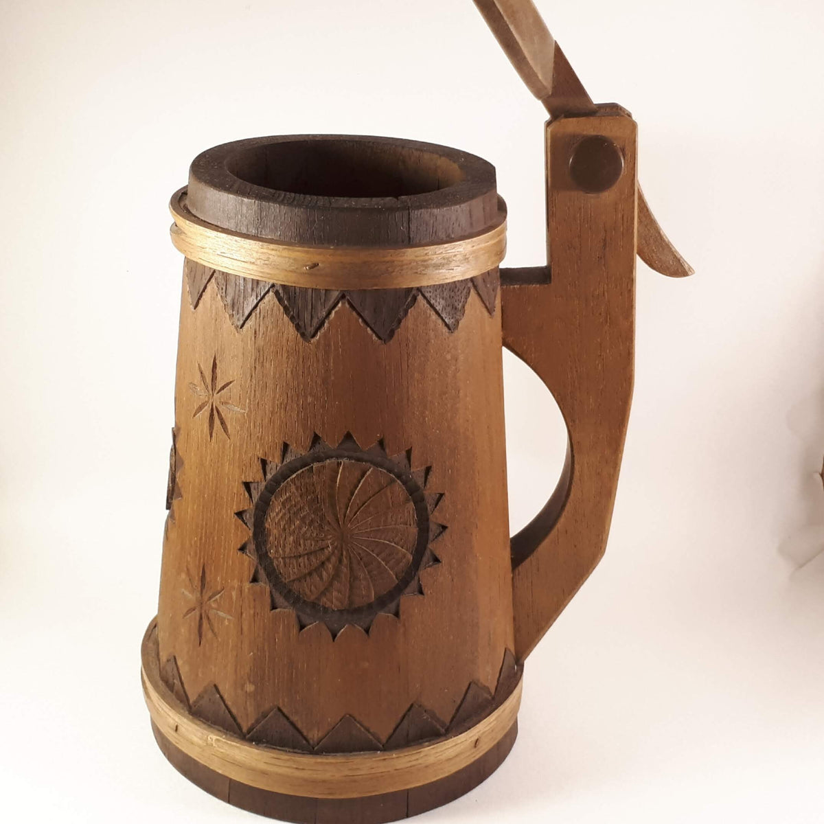RARE !!! Vintage Wooden Lidded Beer Tankard with pretty crafted designs
