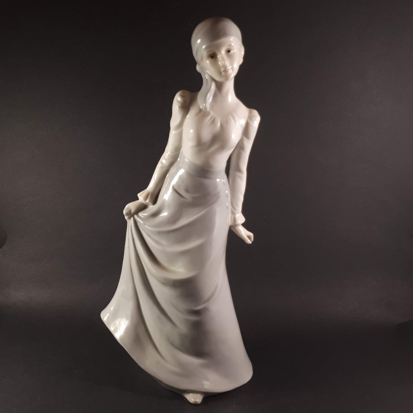Vintage NAO Lladro Style Porcelain Figurine, 10" Tall