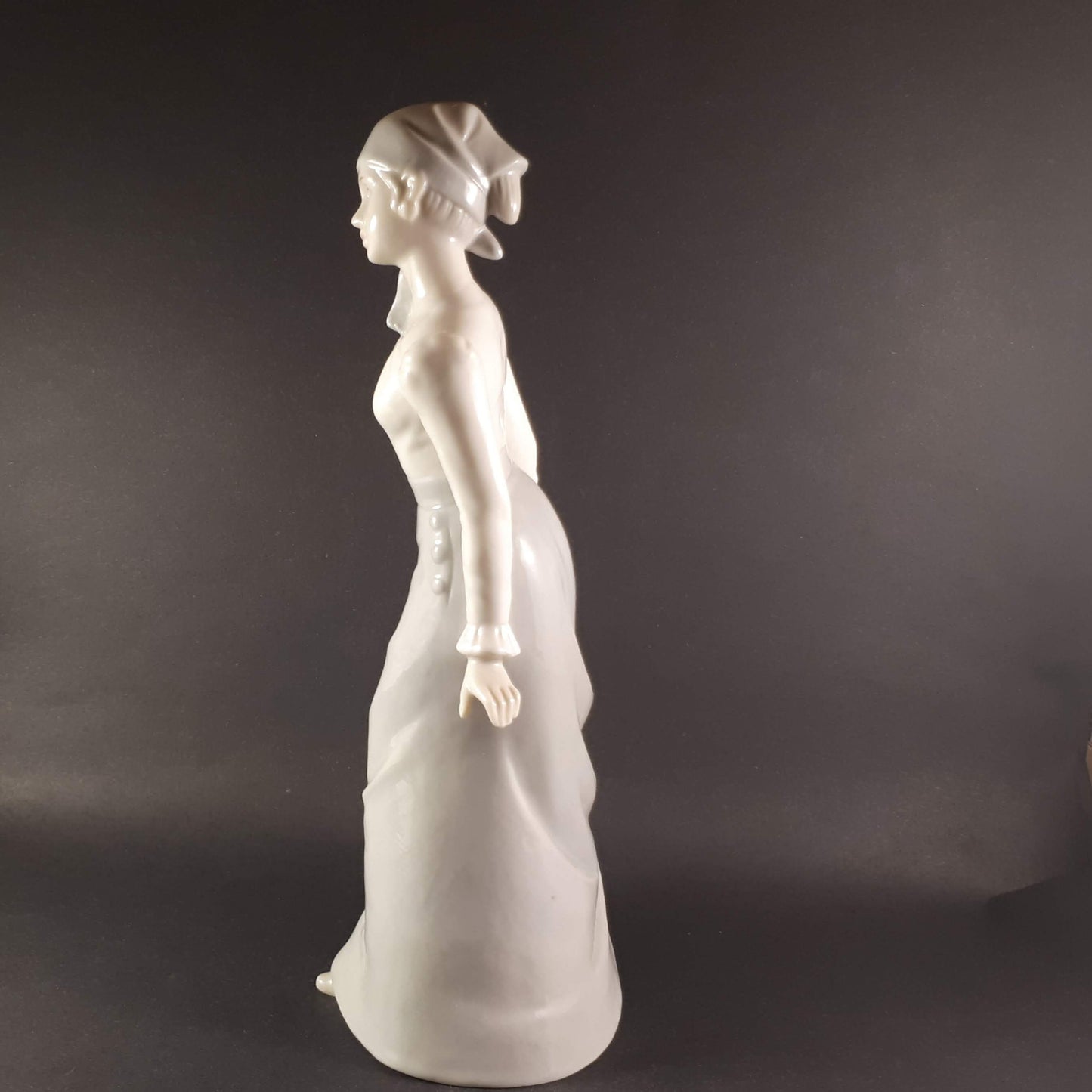 Vintage NAO Lladro Style Porcelain Figurine, 10" Tall
