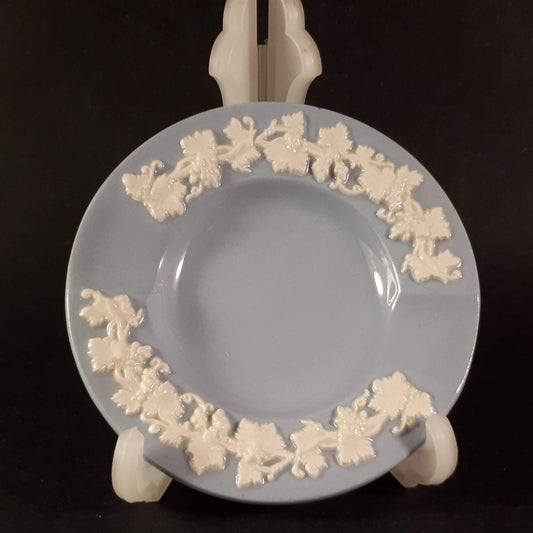 Wedgwood Queensware Etruria & Barlaston cream on blue ashtray 4"