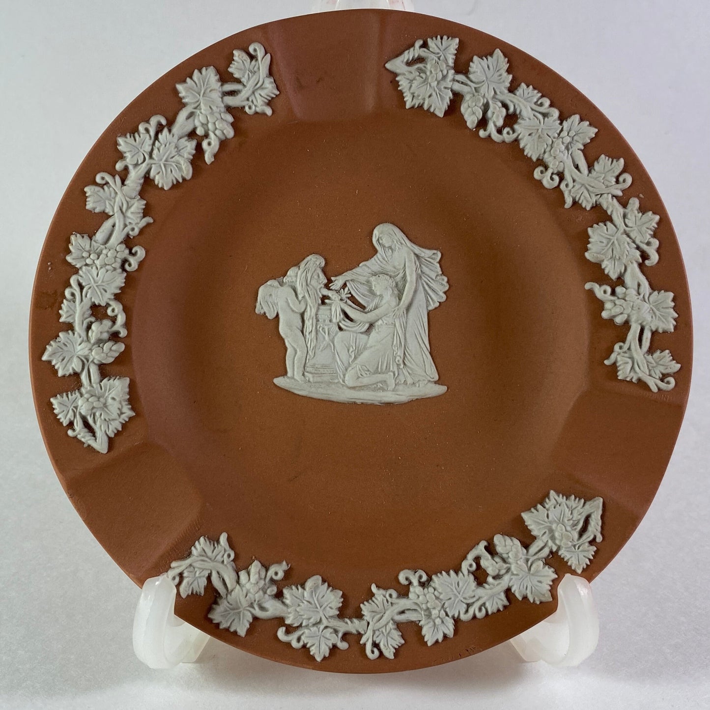 RARE !! Wedgwood jasperware Terra Cotta Ashtray 4.5 inches