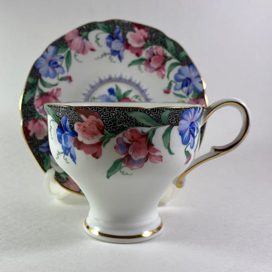 RARE !! Vintage Double warranted Paragon "Sweet pea" teacup and saucer