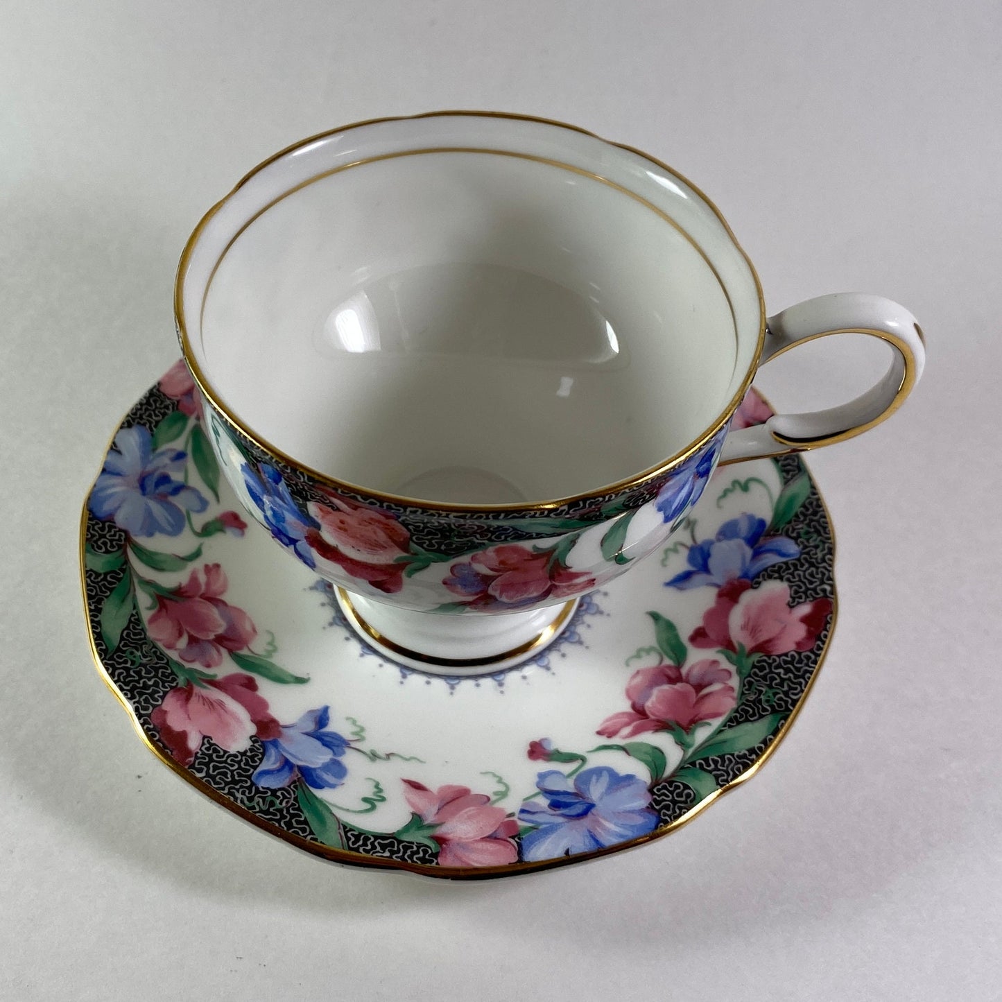 RARE !! Vintage Double warranted Paragon "Sweet pea" teacup and saucer