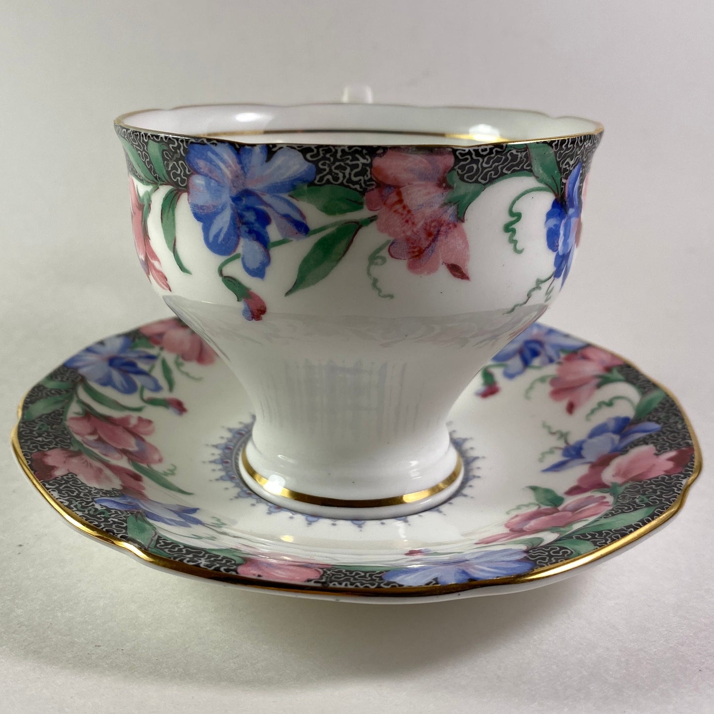 RARE !! Vintage Double warranted Paragon "Sweet pea" teacup and saucer