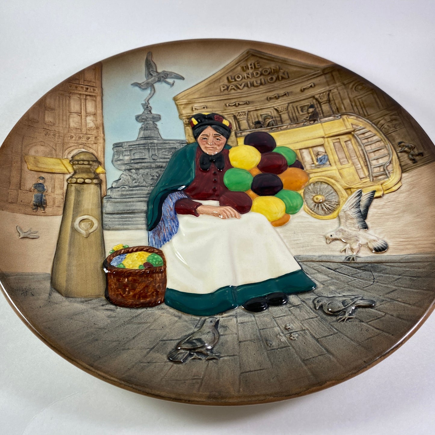 Vintage Royal Doulton The Old Balloon Seller (1930-93)   10 inches Plate D 6649