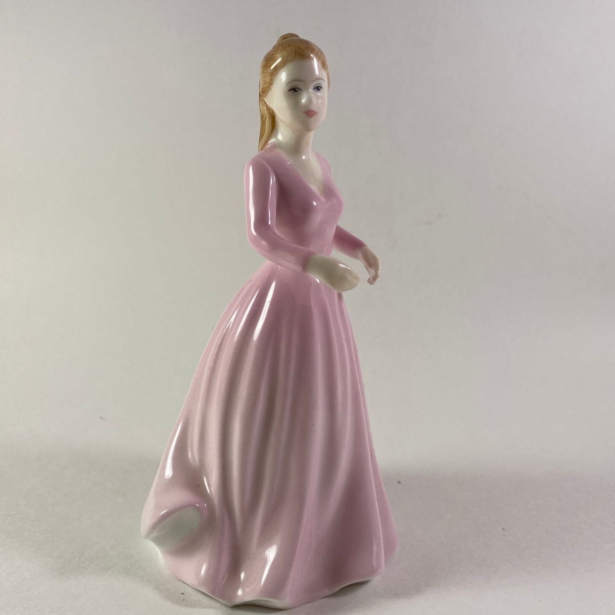 Very Rare !! Royal Doulton Exclusive to Canada Magical Moments HN 4607