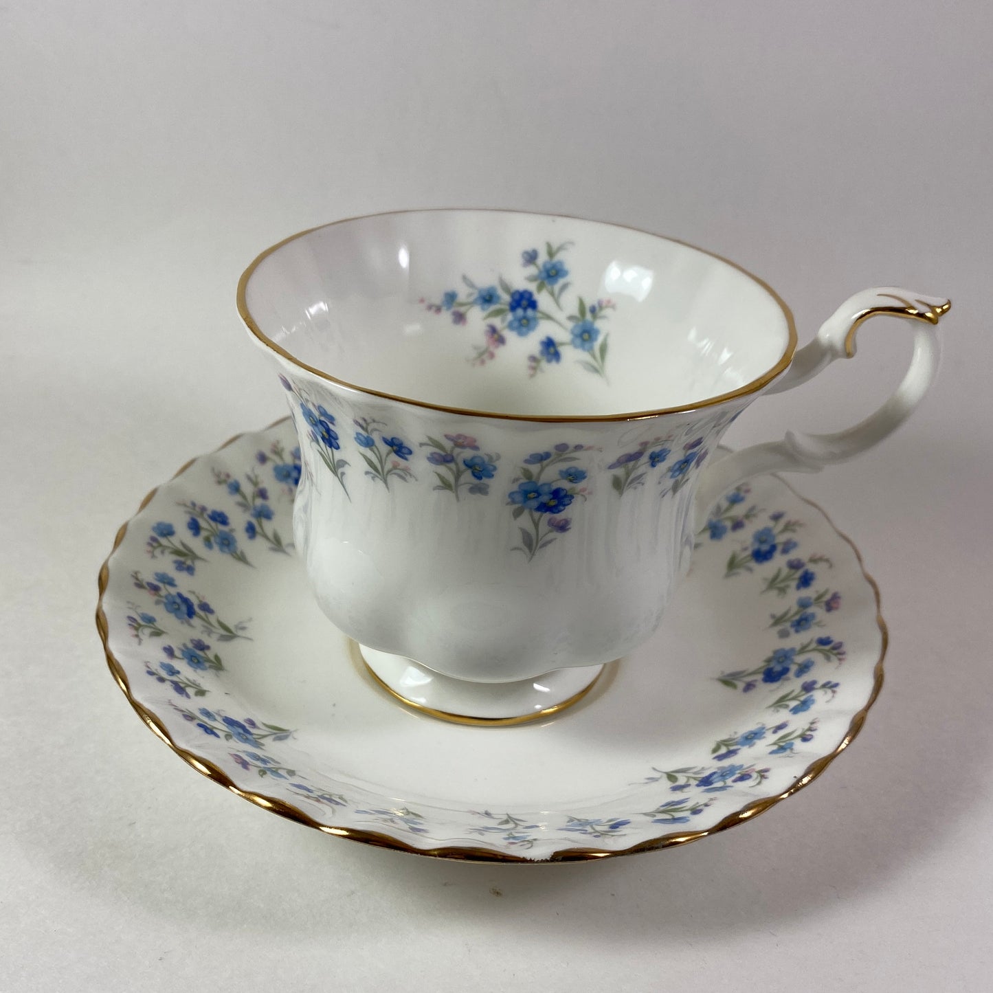 Inspiring Royal Albert "Memory Lane" teacup and saucer set