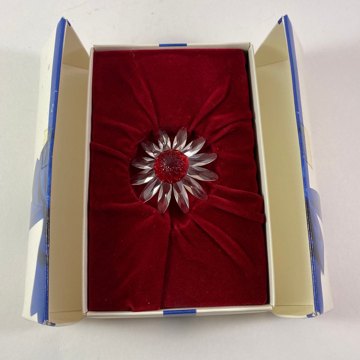 RARE !! Swarovski crystal Red Daisy figurine with original box