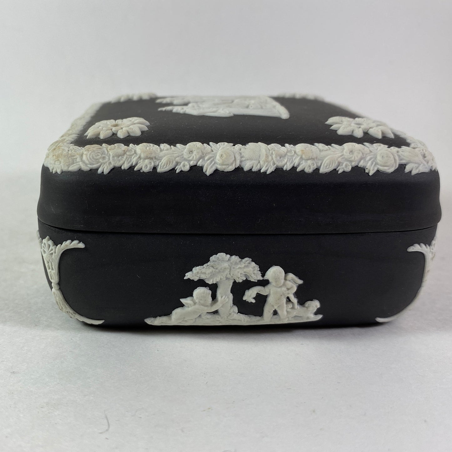 WEDGWOOD Black and White Jasperware Trinket Box with Classical Cameos Circa 1960