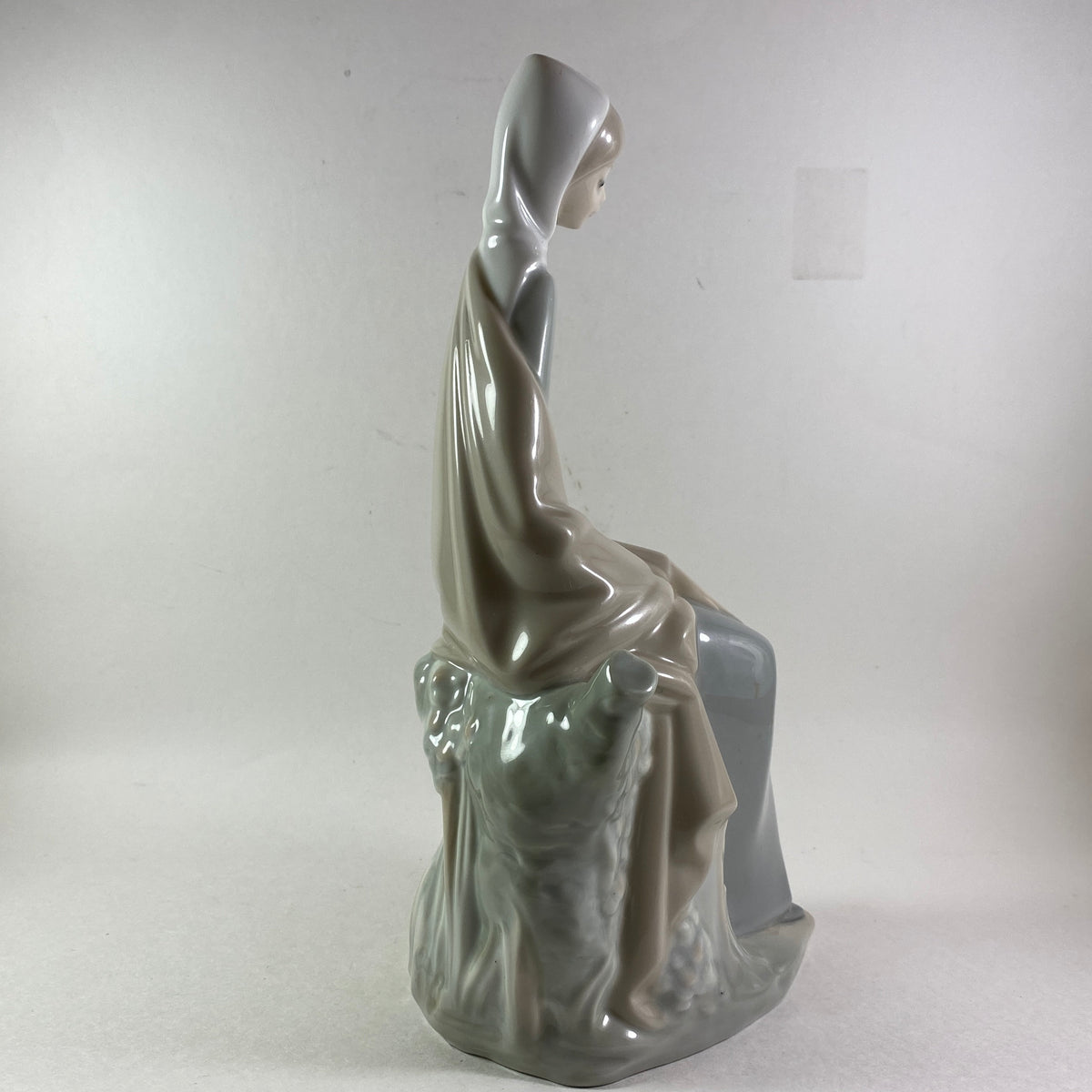 Rare Nao by Lladro Girl with Basket Figurine