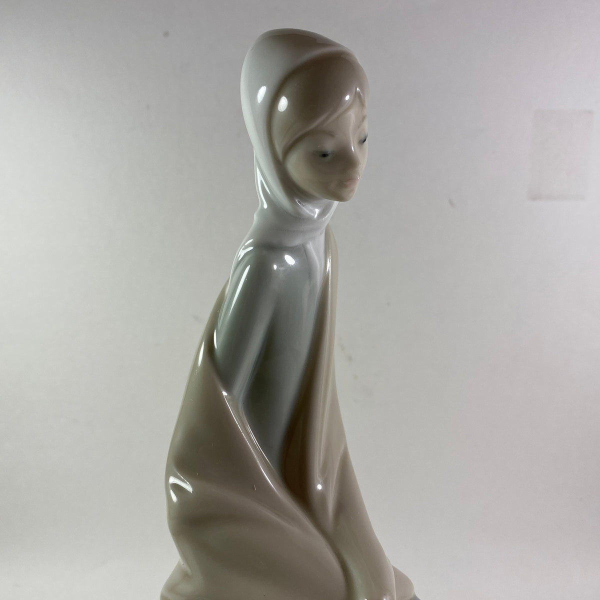 Rare Nao by Lladro Girl with Basket Figurine