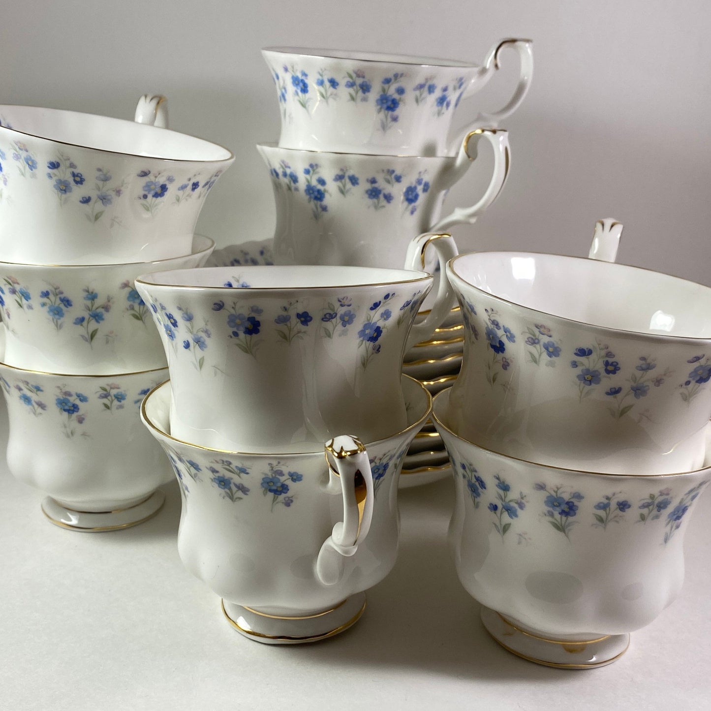 Inspiring Royal Albert "Memory Lane" teacup and saucer set