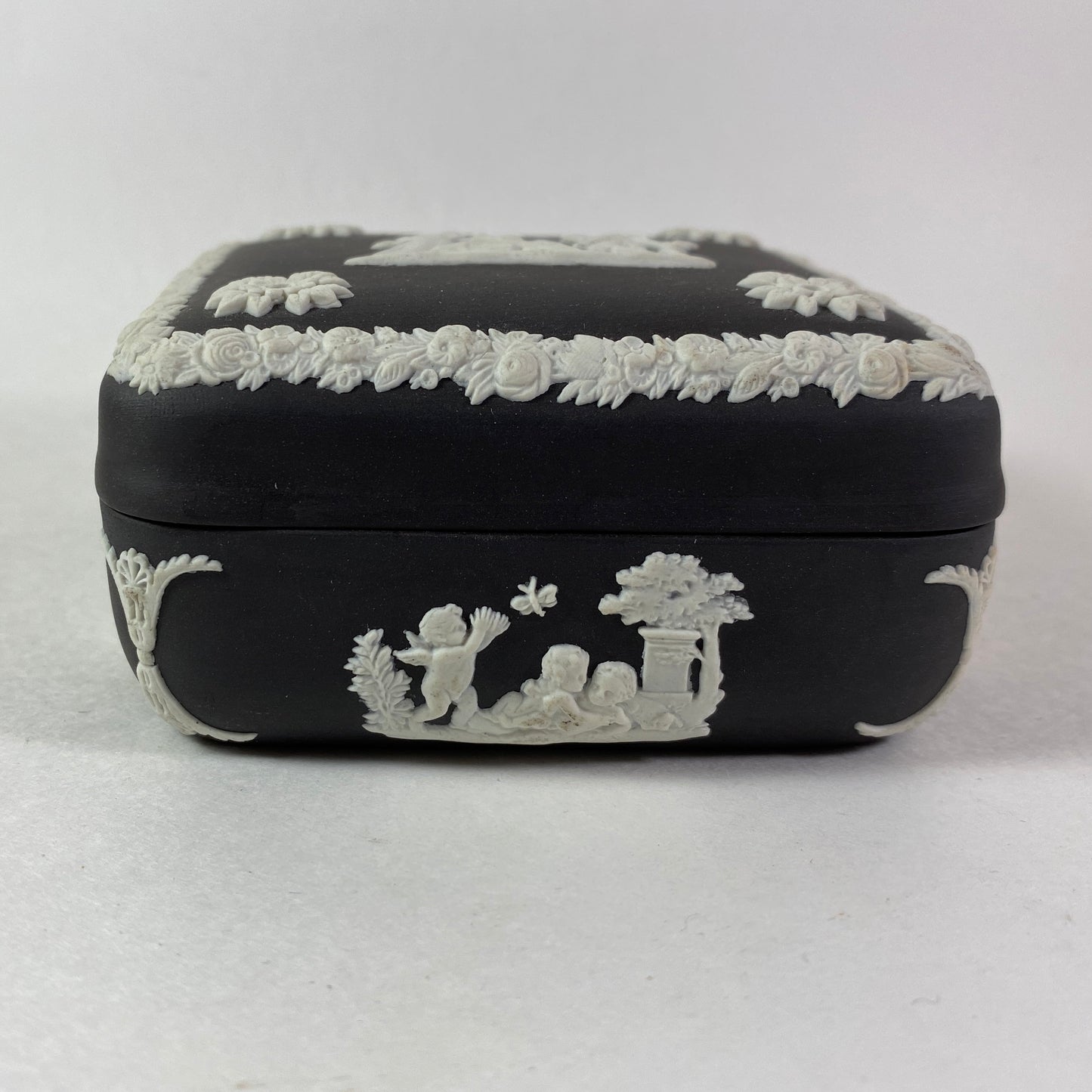 WEDGWOOD Black and White Jasperware Trinket Box with Classical Cameos Circa 1960