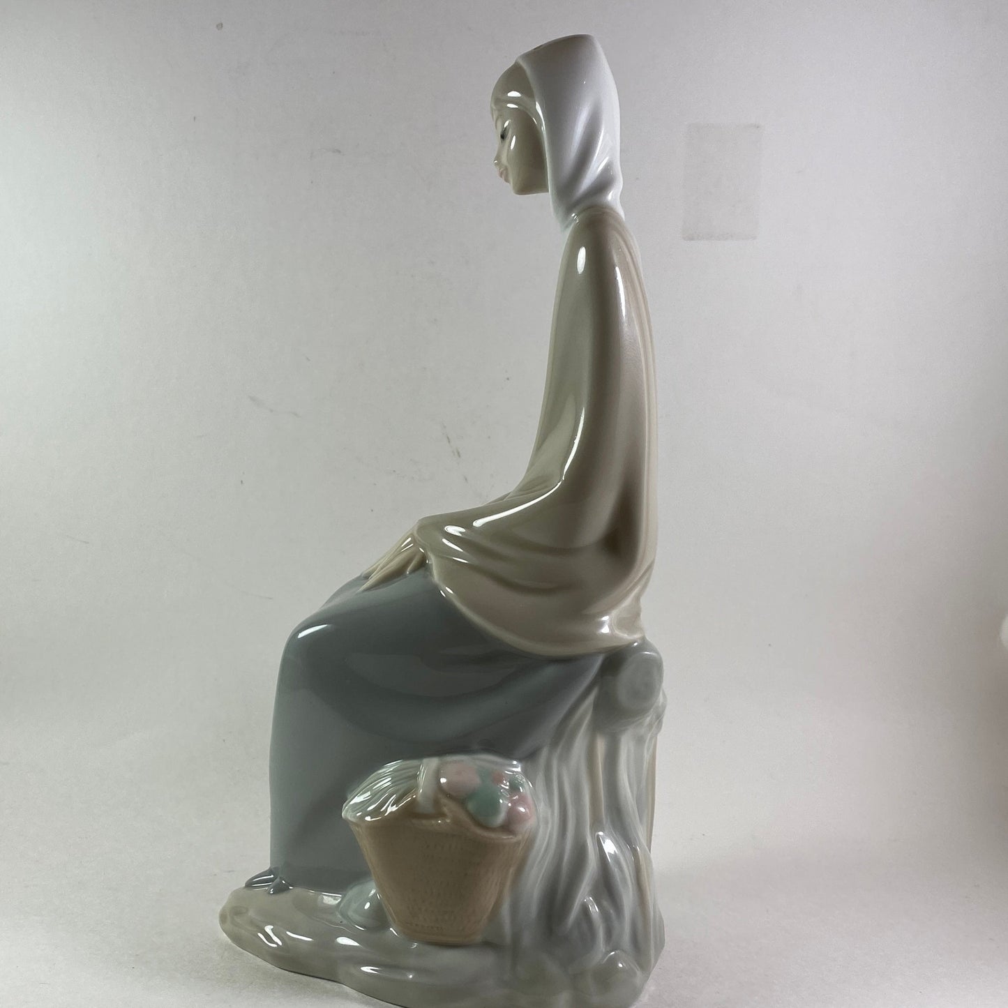 RARE Beautiful 9" Nao by Lladro girl sitting on a trunk with basket by her side