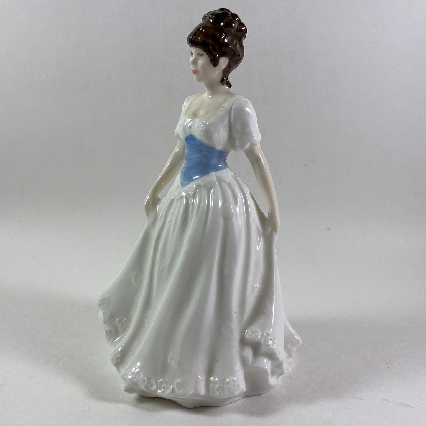 Royal Doulton Woman Figurine MELODY (HN4117) Lady Exclusively Collectors Club