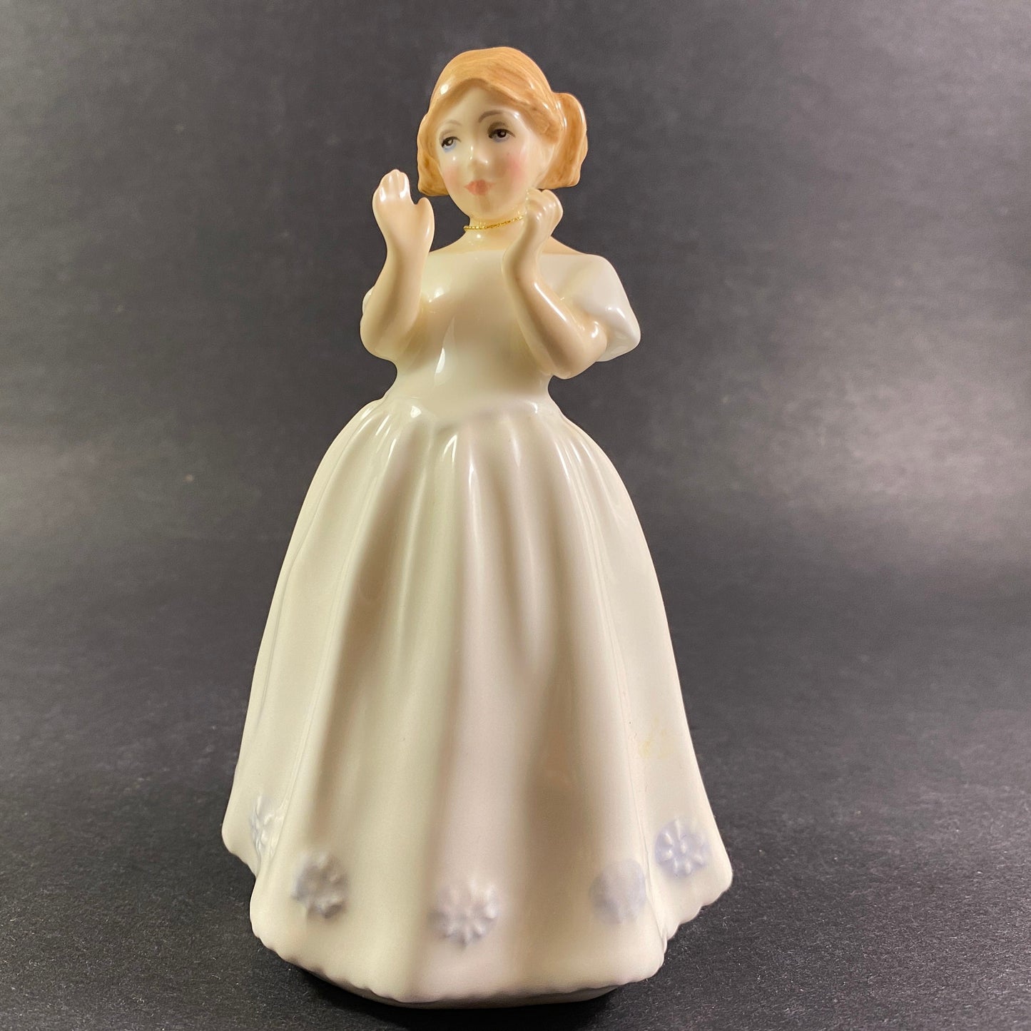 Vintage Royal Doulton Figurine Catherine HN3044 in excellent condition Artist signed