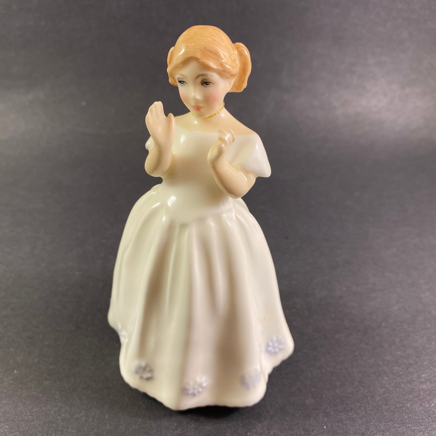 Vintage Royal Doulton Figurine Catherine HN3044 in excellent condition Artist signed