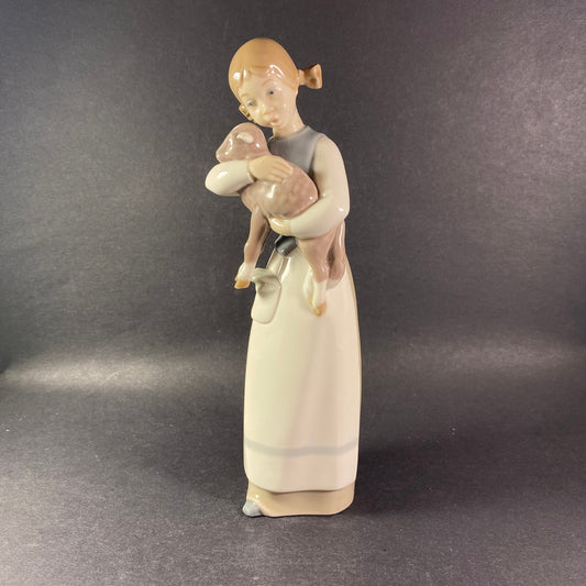 Lladro Girl with Lamb 8 1/2" Porcelain Figurine #1010 with original Box