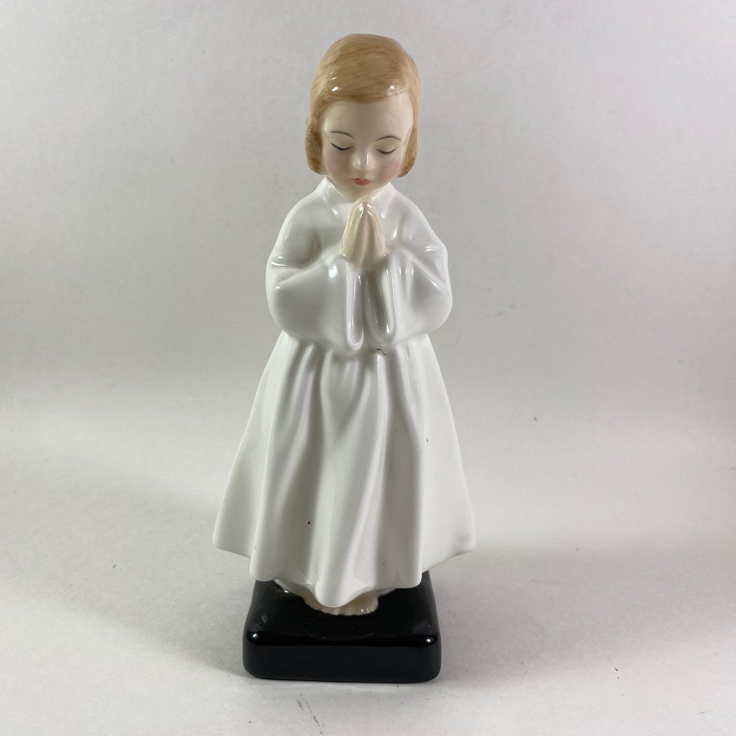 Royal Doulton Figurine Bedtime HN 1978 Figure Young Girl Praying