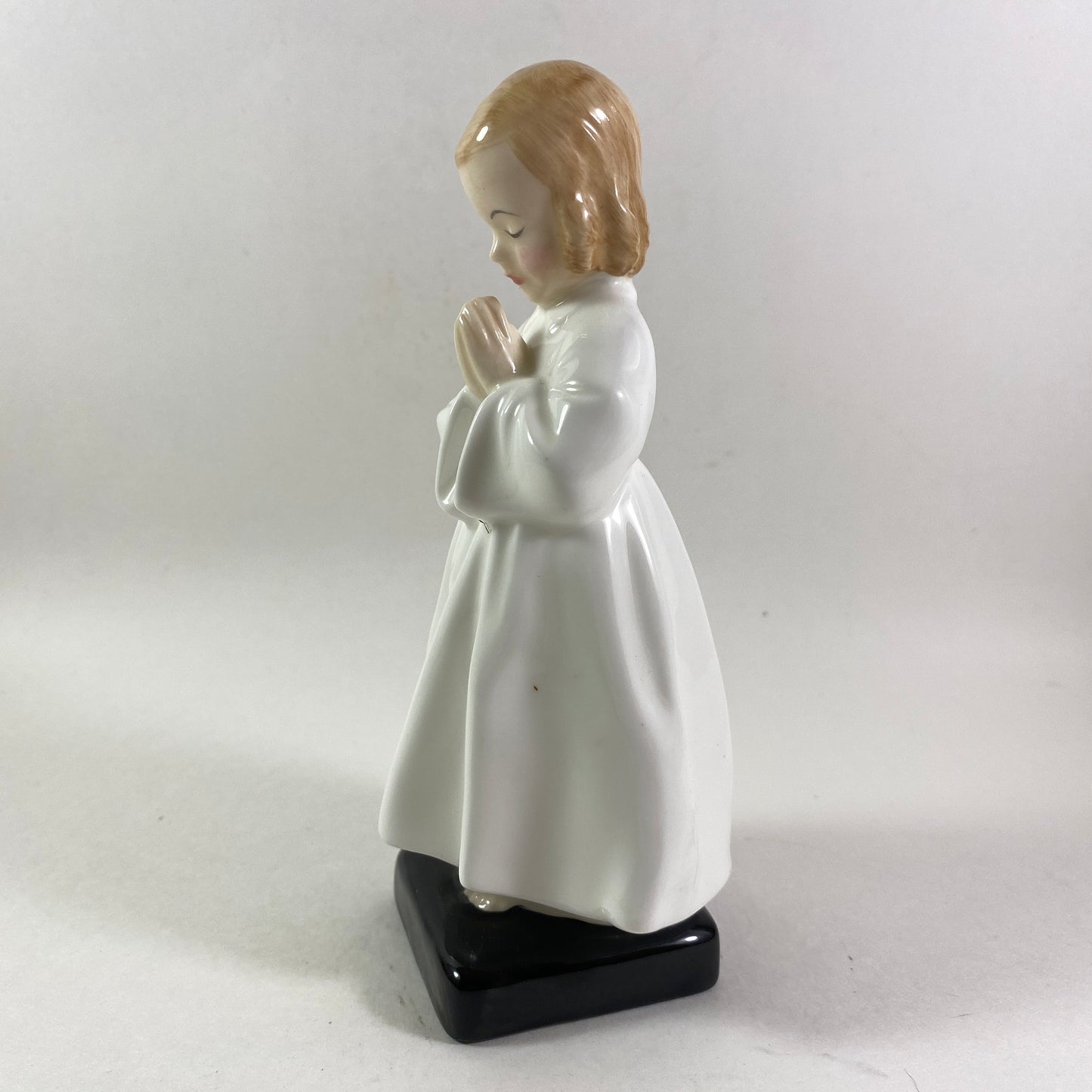 Royal Doulton Figurine Bedtime HN 1978 Figure Young Girl Praying