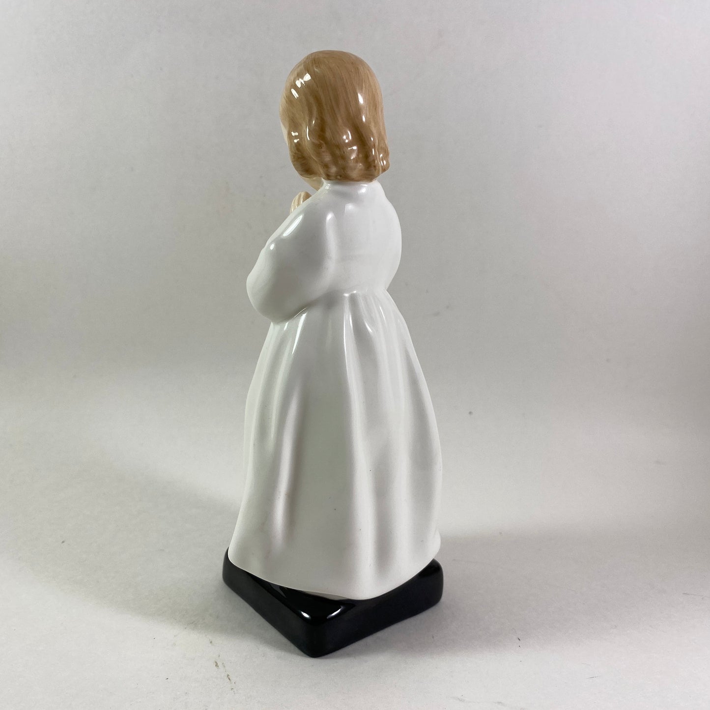 Royal Doulton Figurine Bedtime HN 1978 Figure Young Girl Praying