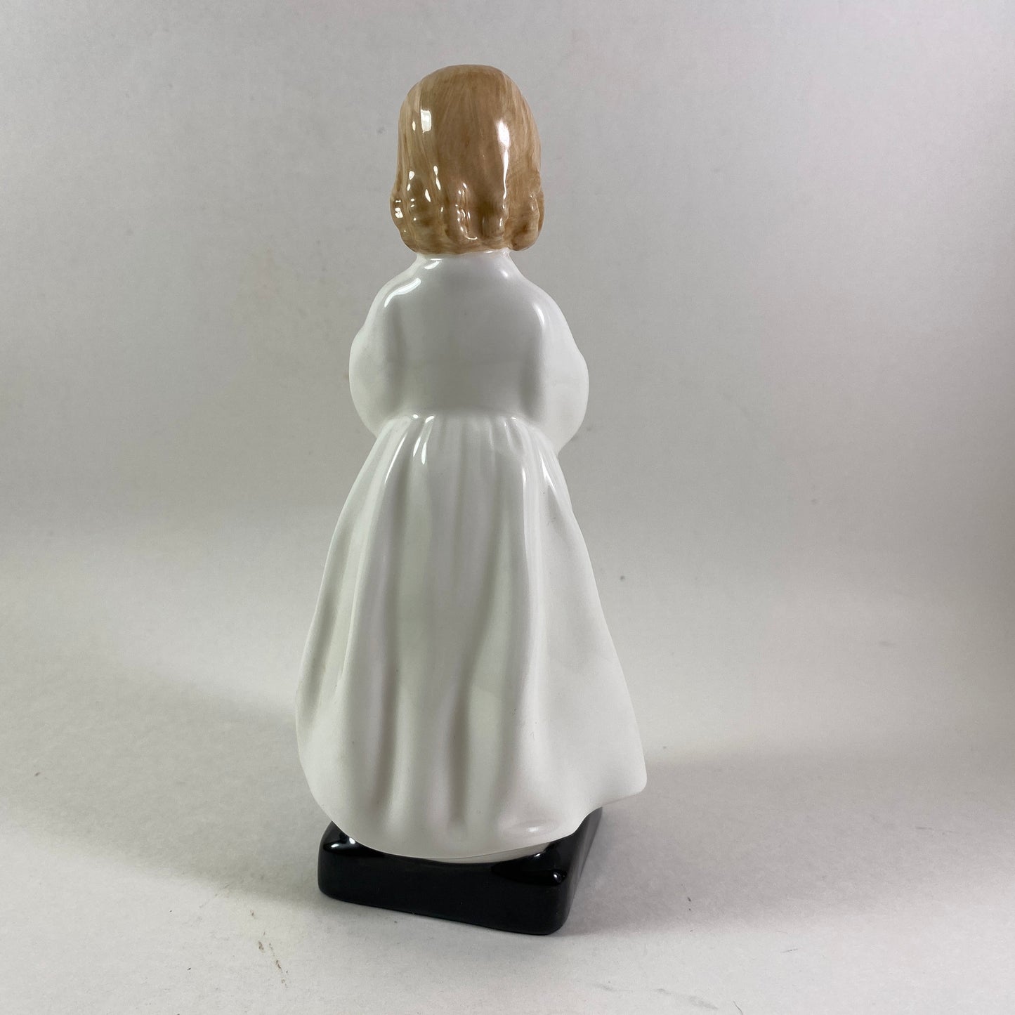 Royal Doulton Figurine Bedtime HN 1978 Figure Young Girl Praying