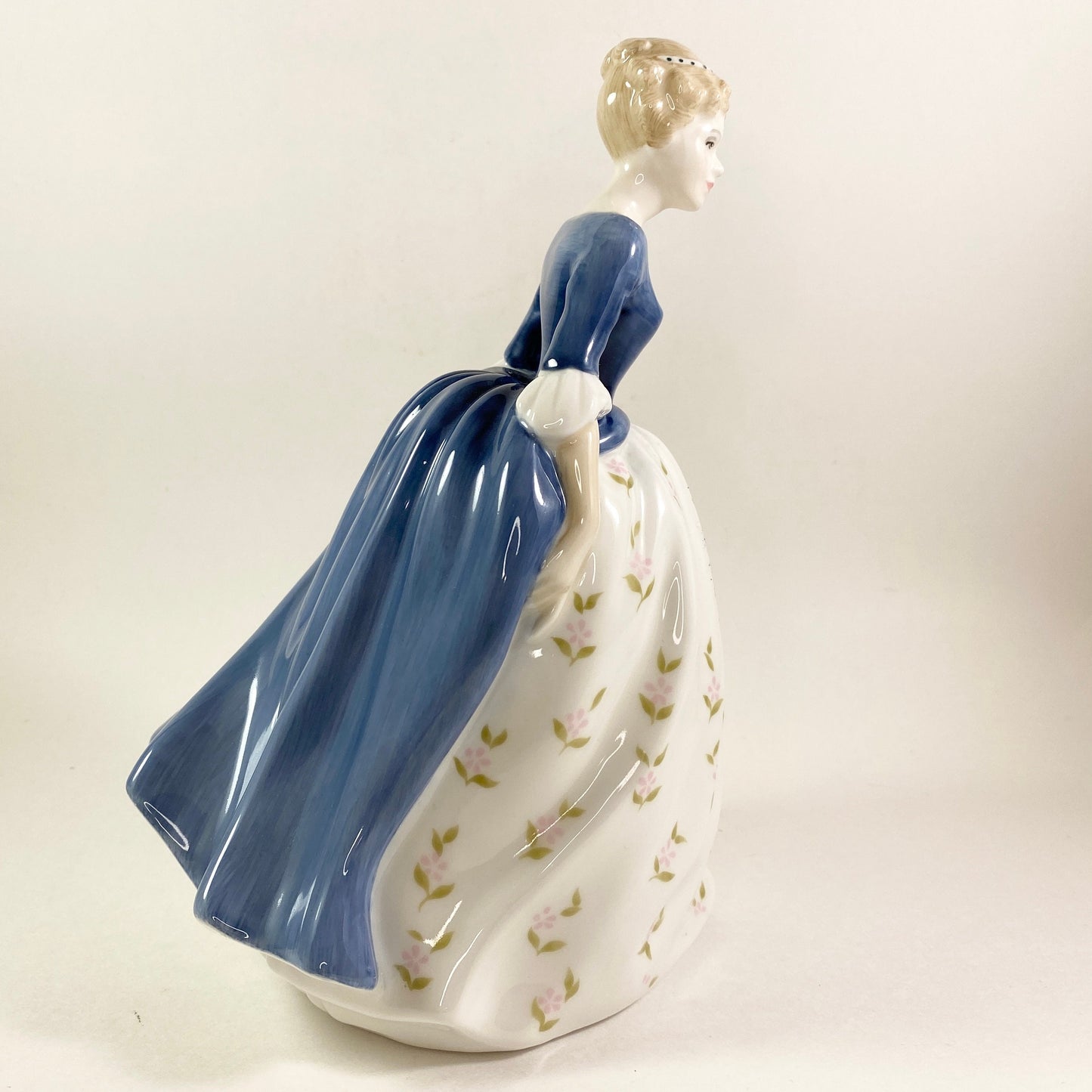 1965 Royal Doulton Bone China Figurine "Alison" HN2336 full sized