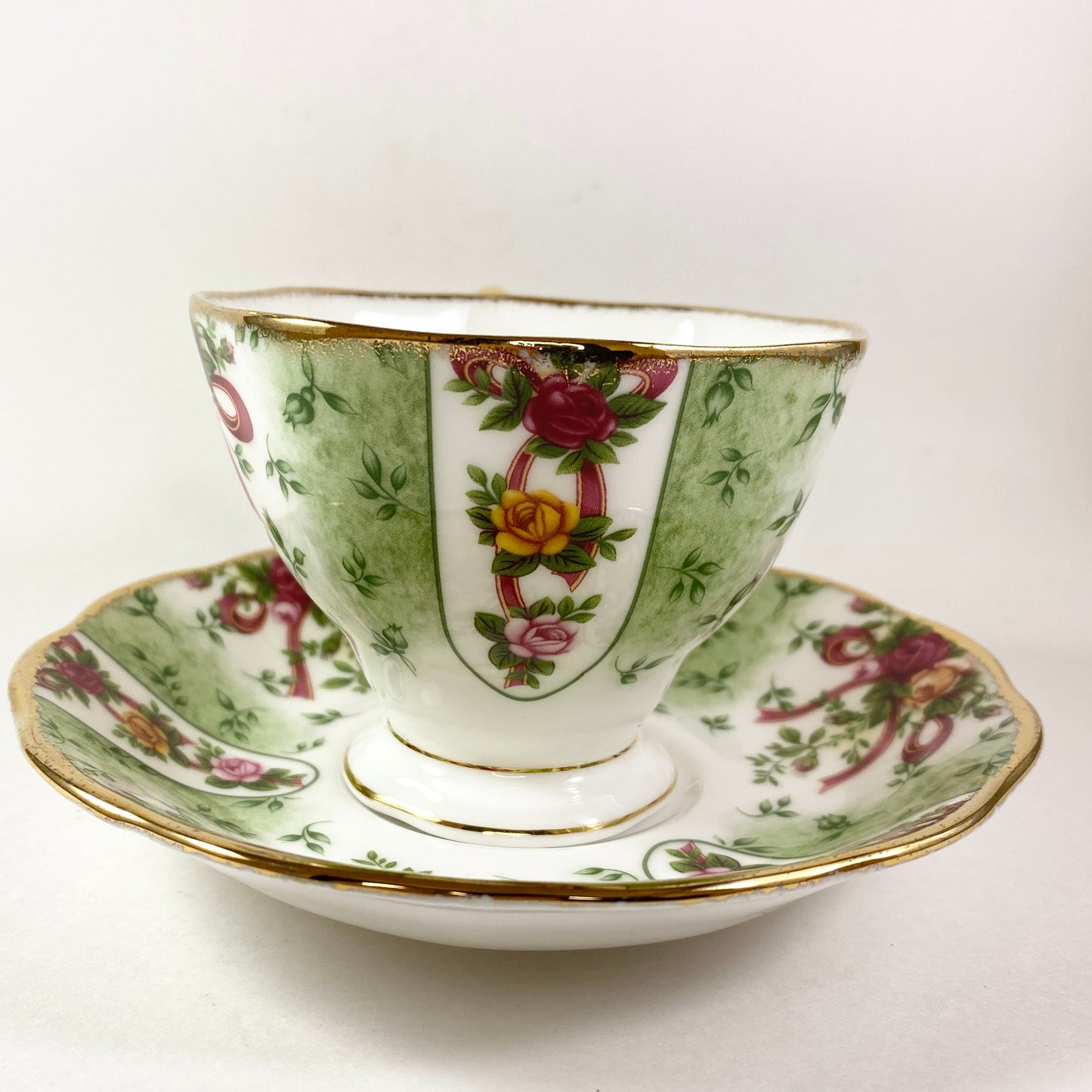 Royal Albert Old Country Roses Ruby Celebration GREEN DAMASK Teacup & Saucer