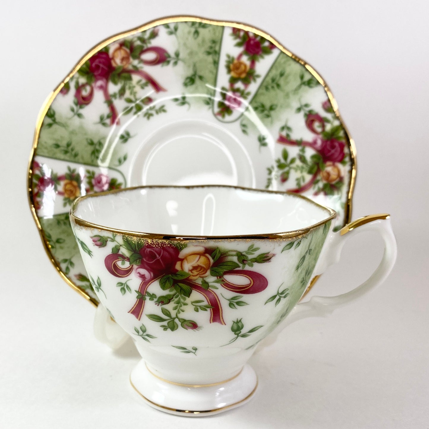 Royal Albert Old Country Roses Ruby Celebration GREEN DAMASK Teacup & Saucer