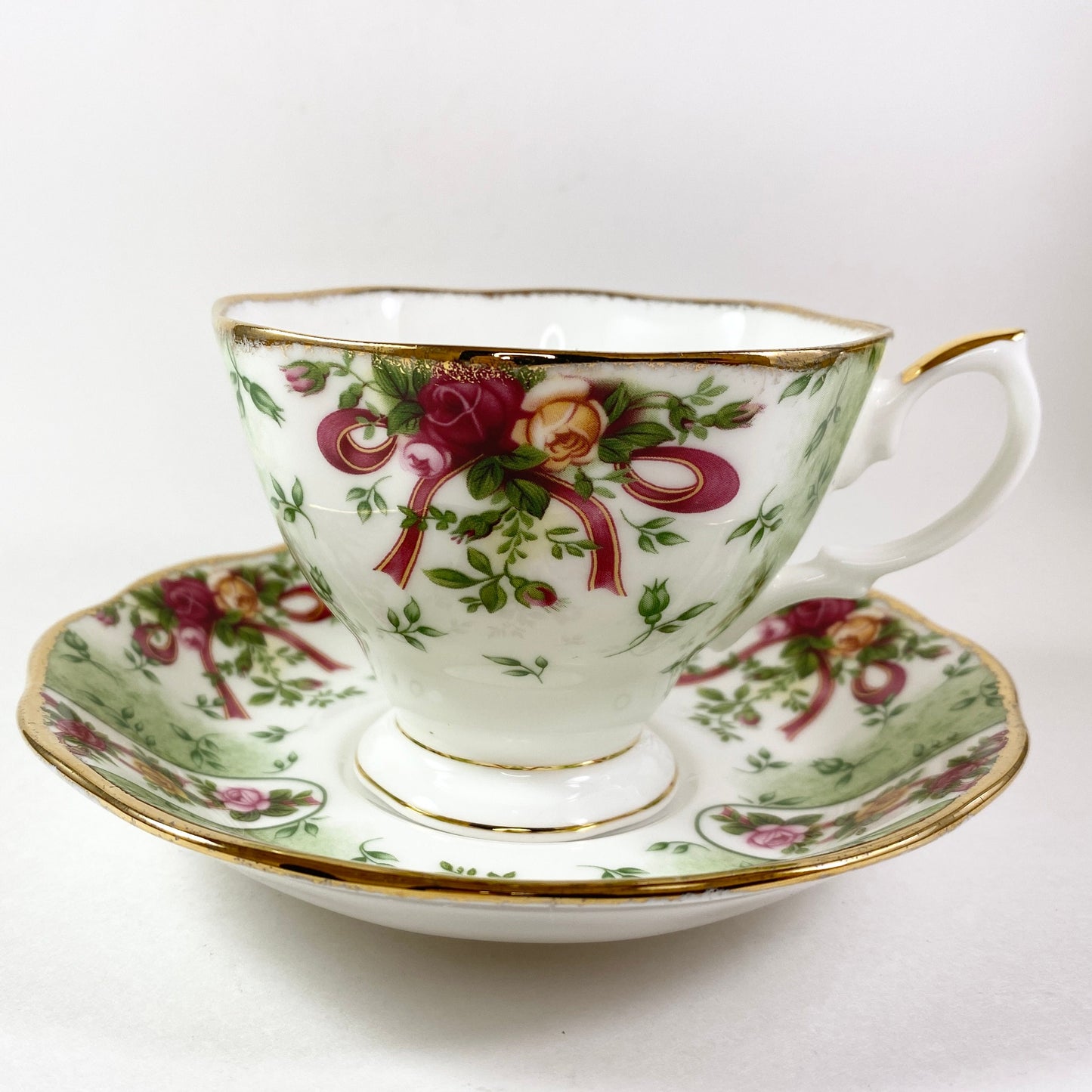 Royal Albert Old Country Roses Ruby Celebration GREEN DAMASK Teacup & Saucer