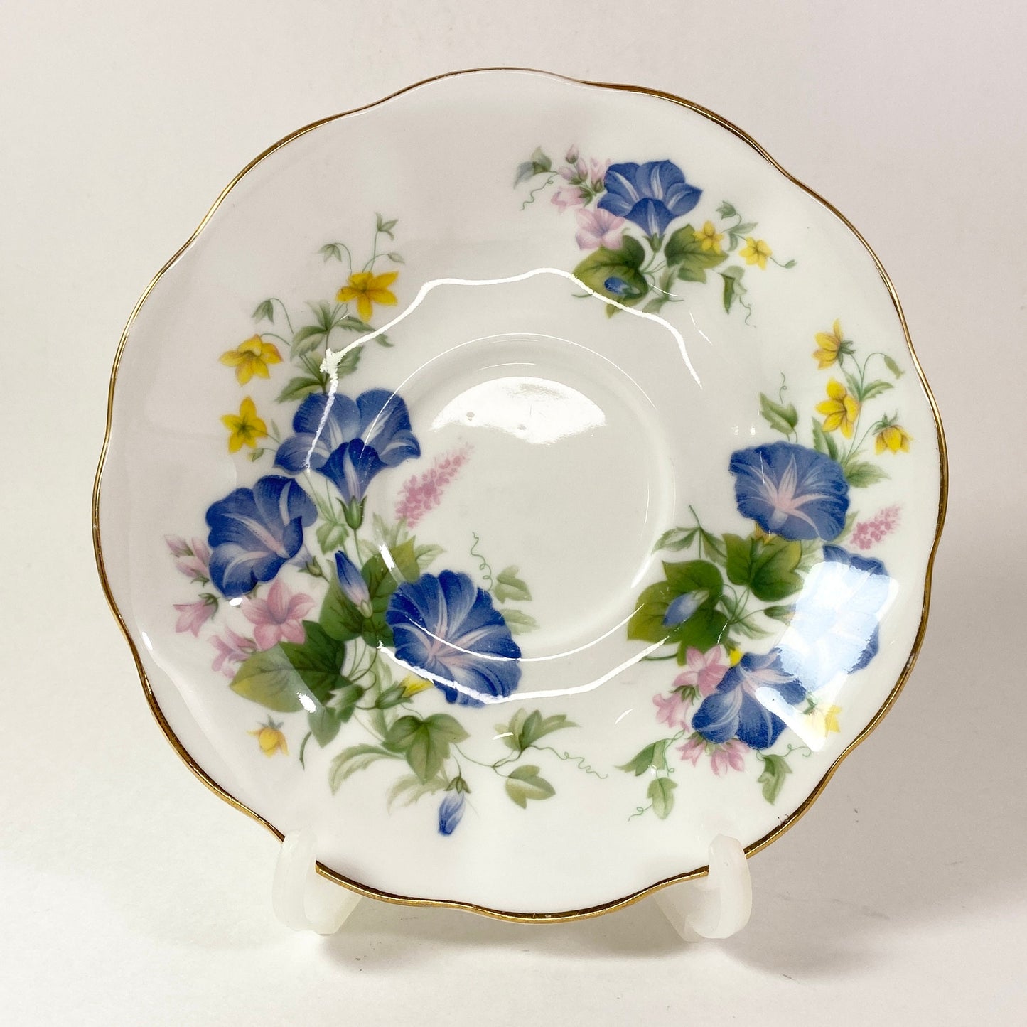 Stunning Royal Albert Petunias & floral teacup and saucer