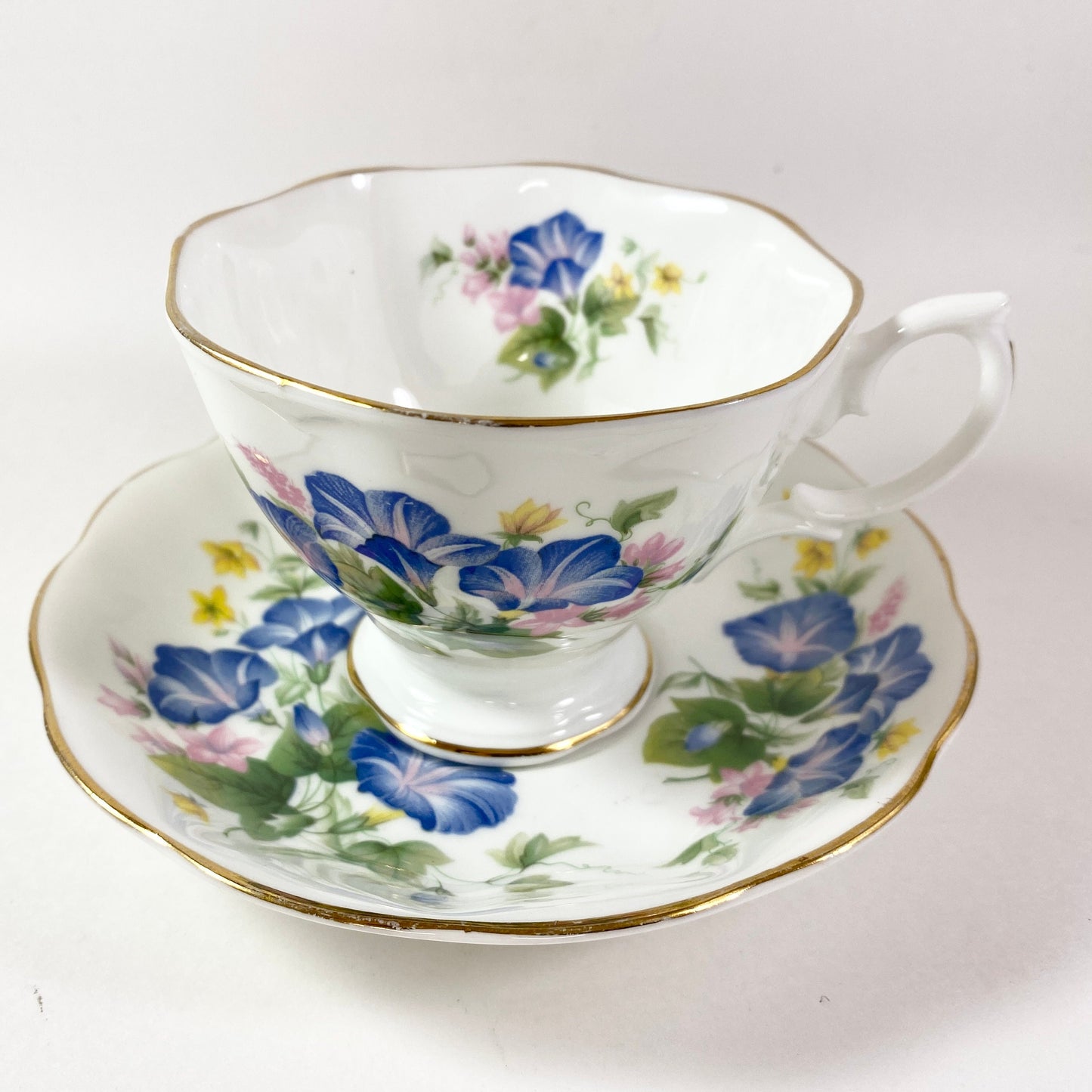 Stunning Royal Albert Petunias & floral teacup and saucer