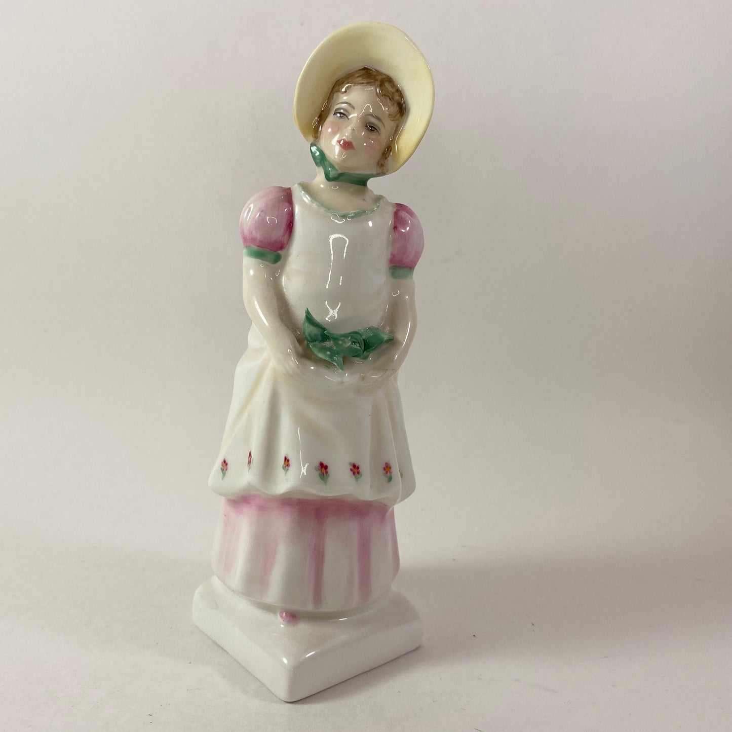 RARE !! Royal Doulton EMMA Figurine HN 2834 English Lady Kate Greenaway Collection 1976