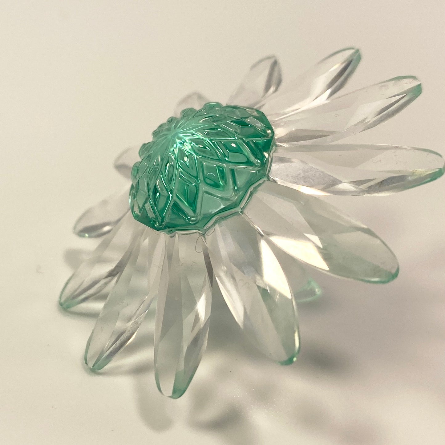 Swarovski Crystal SCS Green Daisy Flower Figurine, original Box