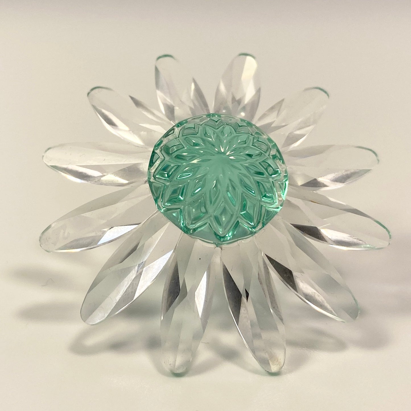 Swarovski Crystal SCS Green Daisy Flower Figurine, original Box