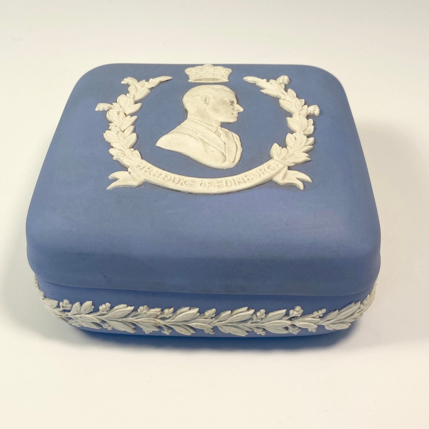 RARE !! Wedgwood Duke of Edinburgh blue jasperware 4" square Trinket