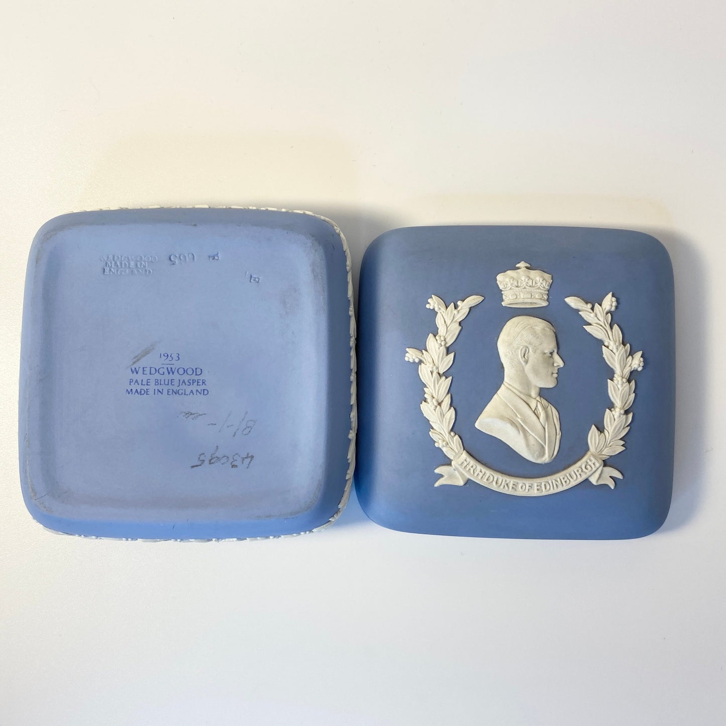 RARE !! Wedgwood Duke of Edinburgh blue jasperware 4" square Trinket