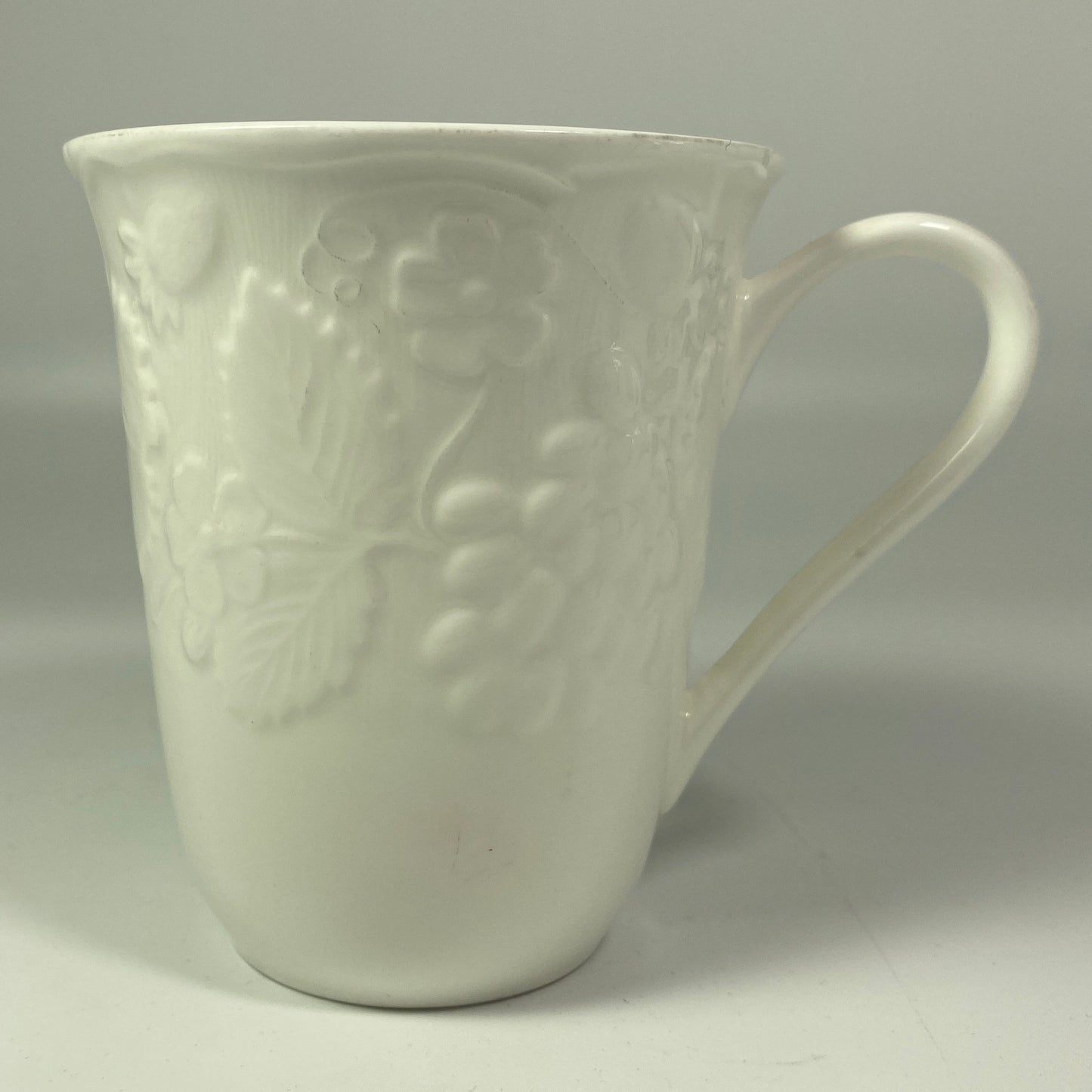 WEDGWOOD, 1992 Strawberry & Vine Bone China Coffee Mug