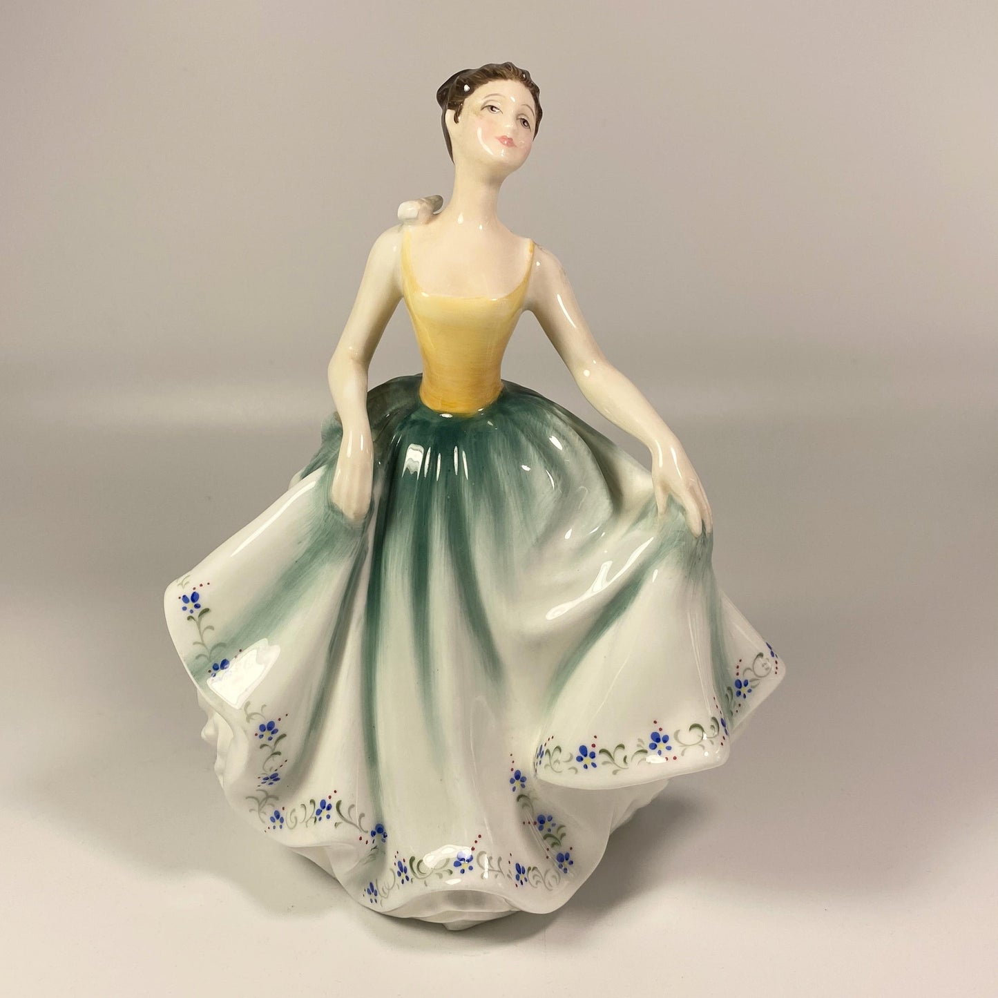 RARE !!! Royal Doulton Figurine Cynthia. Signed Peggy Davies HN2440