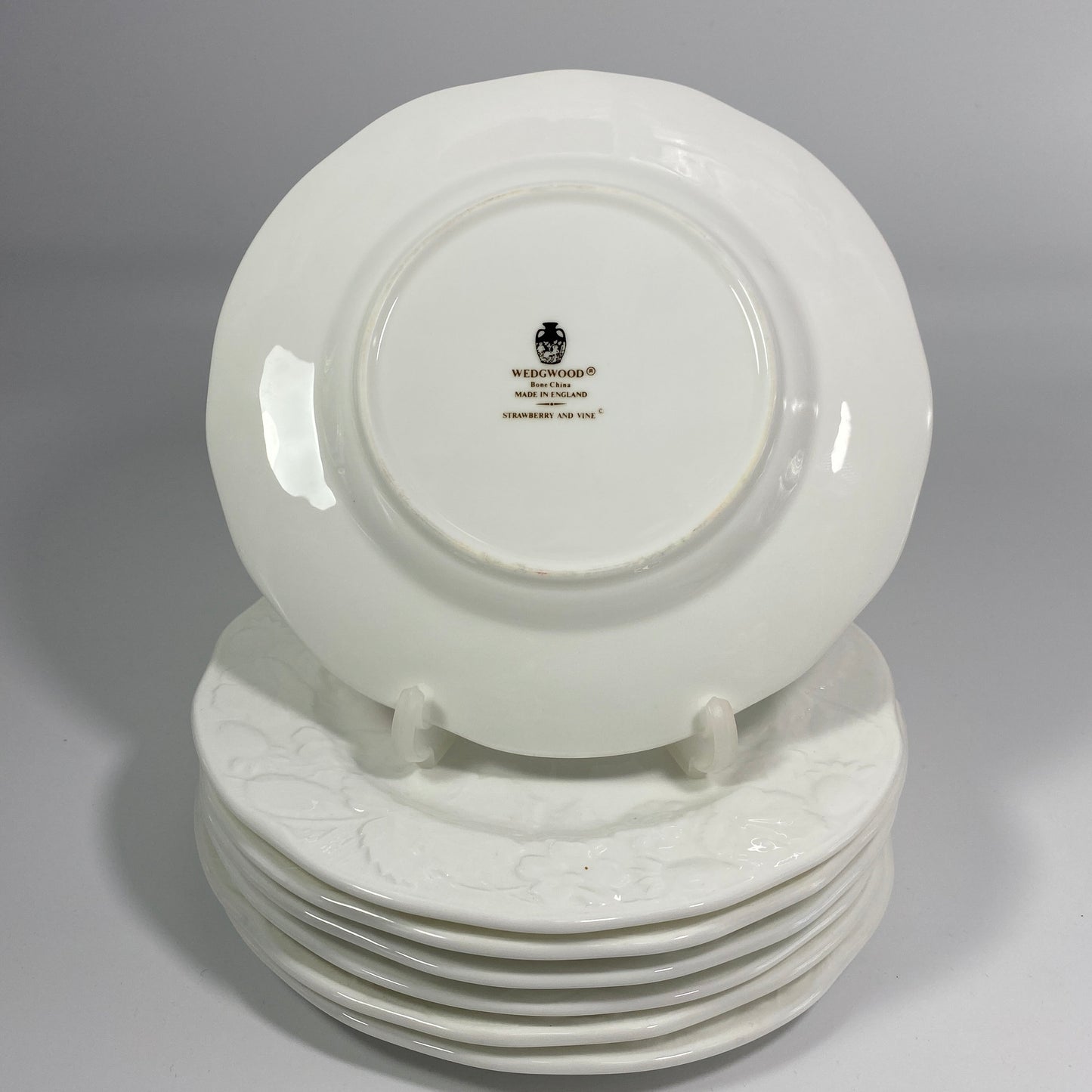 Wedgwood Strawberry and Vine  6.75 , 8.75 and 11  inches Plates Pick your choice
