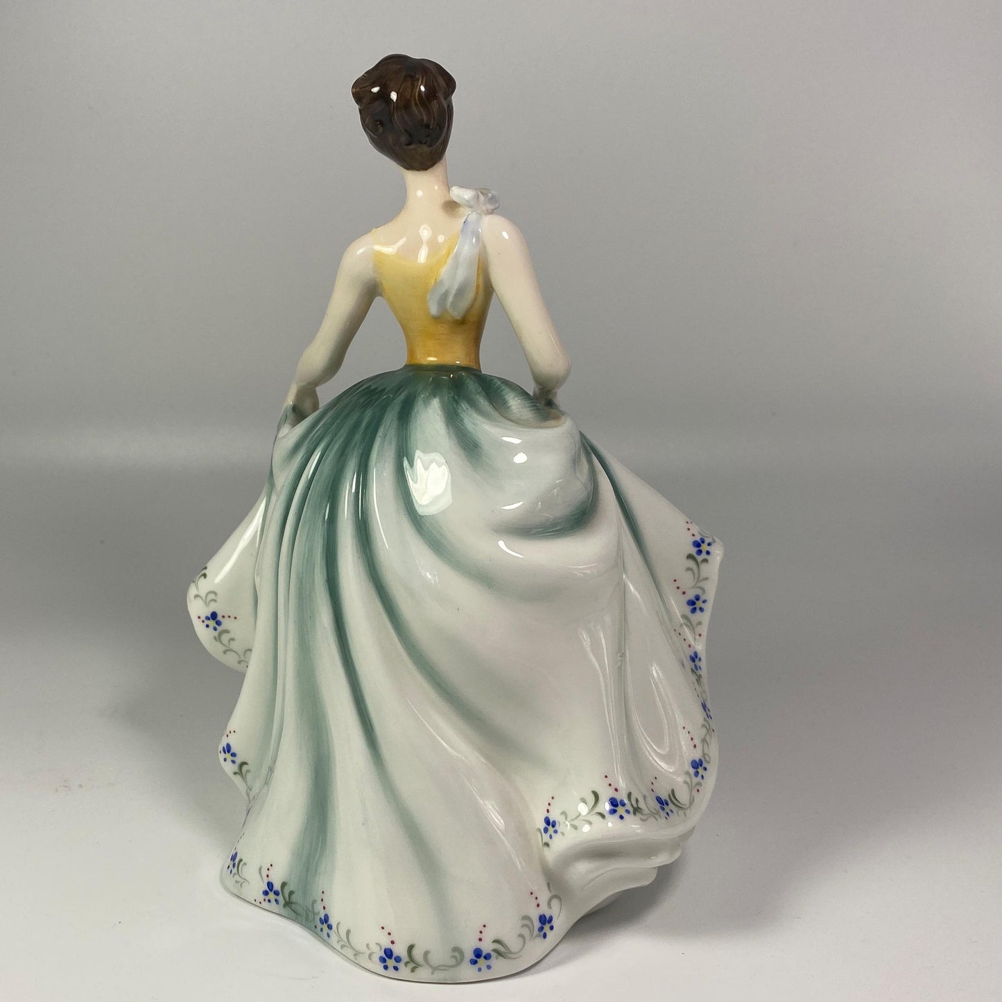 RARE !!! Royal Doulton Figurine Cynthia. Signed Peggy Davies HN2440