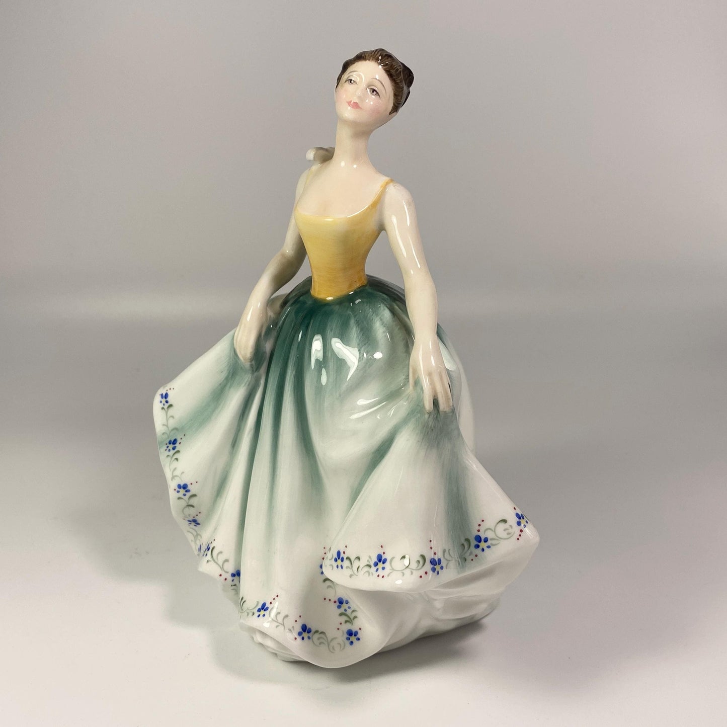 RARE !!! Royal Doulton Figurine Cynthia. Signed Peggy Davies HN2440